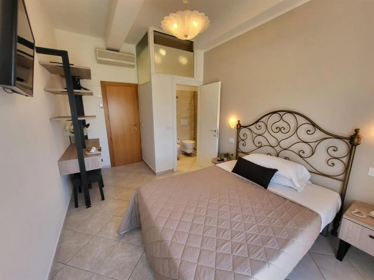 Hotel Villa Fulgida 卡托利卡